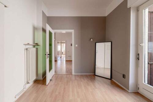 Schlafzimmer vor Renovierung - 