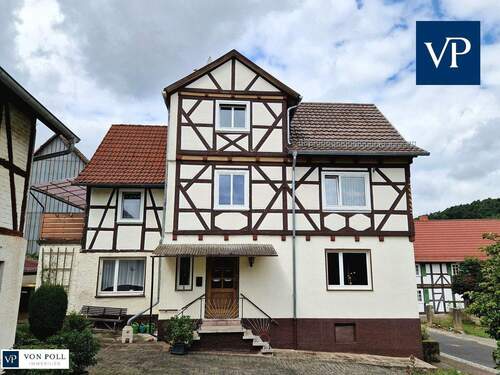 Frontansicht - Gepflegtes Einfamilienhaus mit Obstgarten und Scheune