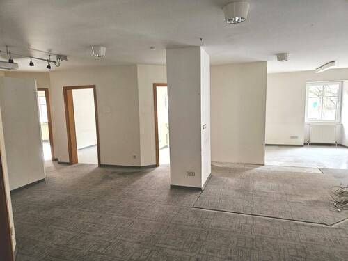OG: Büro- Praxis- Schulungsräume - Büro mit 220,00 m&sup2; in Ottweiler zur Miete