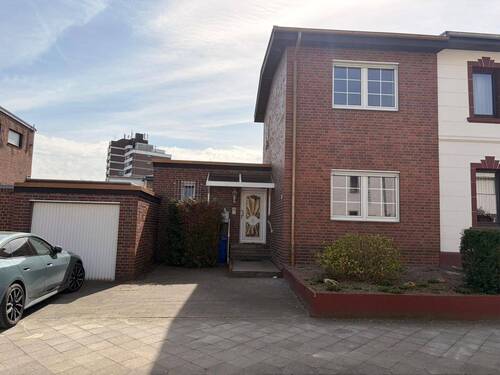 Vorderansicht - 3 Zimmer Reihenendhaus zum Kaufen in Mönchengladbach