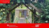 Blick vom Gartentor - Eisenbahnerhaus für Schienenfans