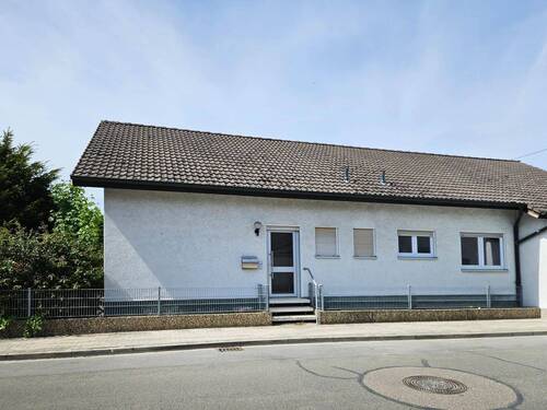Straßenansicht 2 - 6 Zimmer Einfamilienhaus in Sandhausen