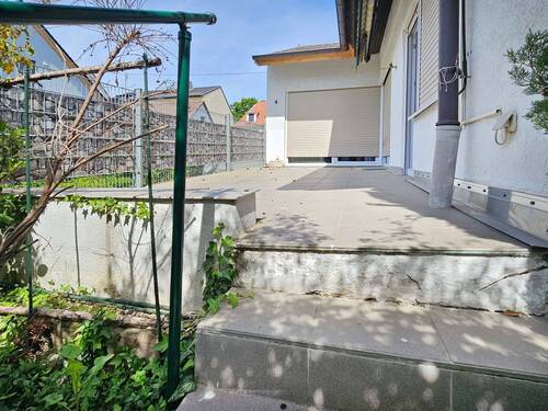 Terrasse mit Schadensbild - 