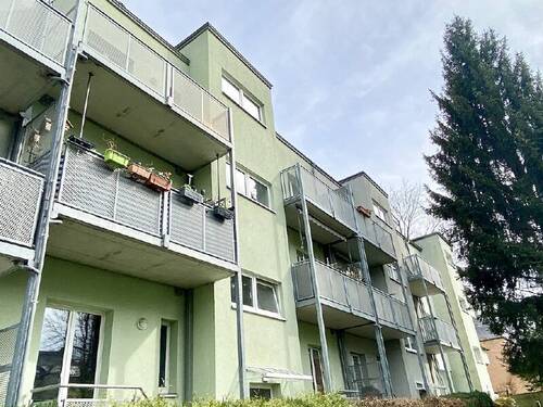 Hausrückseite mit Balkonen - frisch renoviert + vermietet + Eigentumswohnung in Chemnitz Kappel kaufen