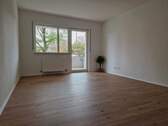 Wohnzimmer - Sanierte Wohnung mit zwei Balkonen und Tiefgarage in bester Lage