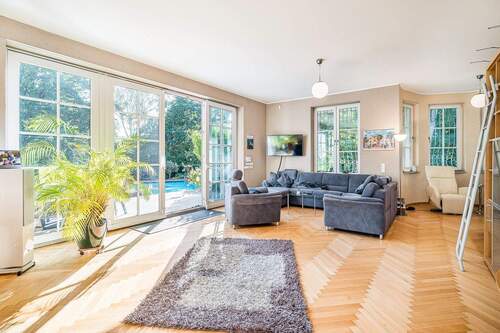 Wohnbereich mit Zugang zur Terrasse - 