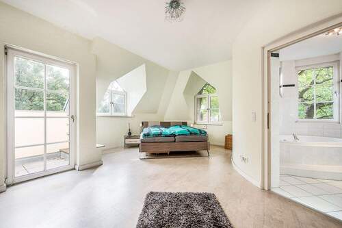 Schlafzimmer im Obergeschoss - Einfamilienhaus mit 327,80 m² in Mühlenbecker Land zum Kaufen