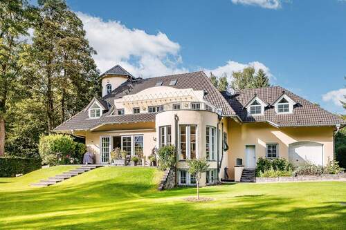 Garten- und Hausansicht - 