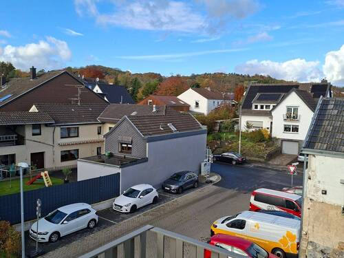 Balkonblick 2 - ERSTBEZUG! HOCHWERTIGE DACHGESCHOSSWOHNUNG MIT EINBAUKÜCHE, TIEFGARAGENPLATZ UND AUFZUG!
