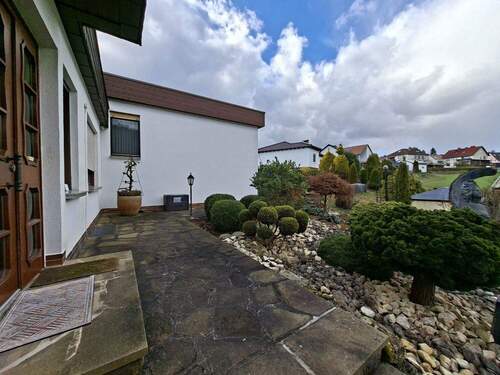 Eingangsbereich - Mehrfamilienhaus, Wohnhaus mit 287,00 m&sup2; in Wildeck zum Kaufen