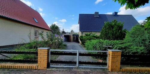 Einfahrt - 5 Zimmer Doppelhaushälfte zum Kaufen in Sandersdorf-Brehna