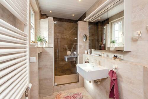 Gäste-Badezimmer mit Dusche - 
