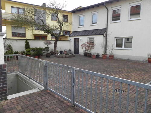 Hinterhaus - Sanierte Wohnung im Herzen Biebers - freistehendes Einfamilienhaus