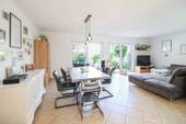 Wohn- Essbereich mit Terrassen Autritt auf die überdachte Terrasse - 4 Zimmer Einfamilienhaus zum Kaufen in Rheinbach