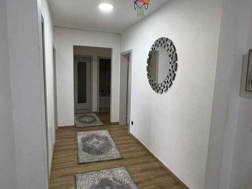 Flur - 3 Zimmer Etagenwohnung zum Kaufen in Regensburg