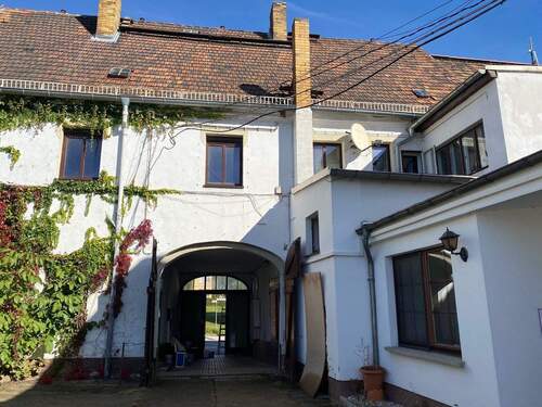 Aktuell: Rückseite Durchfahrt - 