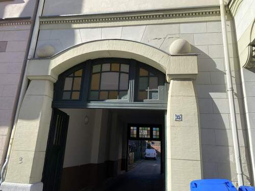 Zufahrt Stellplätze - Etagenwohnung mit 50,60 m² in Zwickau zum Kaufen