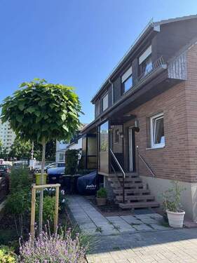 Hausblick im Sommer - 7 Zimmer Doppelhaushälfte in Berlin