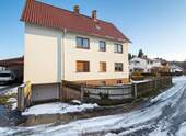Vorderansicht mit Garage u. Grube - 