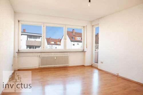 Wohnzimmer - 4 Zimmer Etagenwohnung zum Kaufen in Mannheim