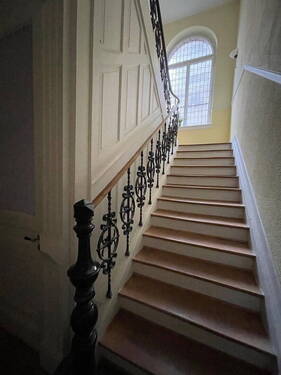 Allgemeines Treppenhaus - Wunderschöne Altbauwohnung in Top Lage in Mainz Neustadt mit Rheinblick