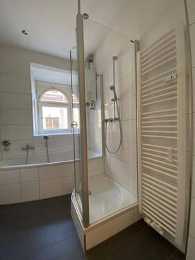 Badezimmer 1 - Etagenwohnung mit 111,80 m&sup2; in Mainz zum Kaufen