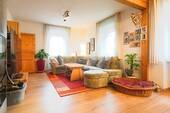 Der Wohnbereich mit Ofen - 5 Zimmer Einfamilienhaus zum Kaufen in Efringen-Kirchen