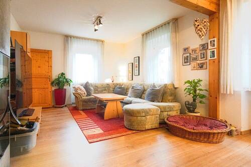 Der Wohnbereich mit Ofen - 5 Zimmer Einfamilienhaus zum Kaufen in Efringen-Kirchen