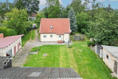 Luftaufnahme Innenhof - Für Macher und Kreative: Gestaltbares EFH in Feldrandlage