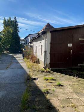 Aktuell: Hof und Nebengebäude - 