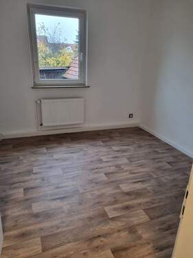 kleines Zimmer nutzbar als Ankleidezimmer oder Büro - 