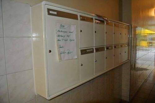 Briefkästen im Hausflur - Mehrfamilienhaus, Wohnhaus in Mülheim an der Ruhr zum Kaufen