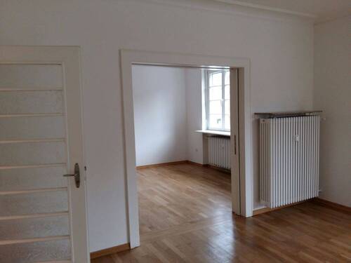 Wohnzimmerdurchgang - 3 Zimmer Etagenwohnung in Saarbrücken