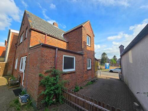 Auffahrt - Einfamilienhaus mit 110,00 m&sup2; in Husum zum Kaufen