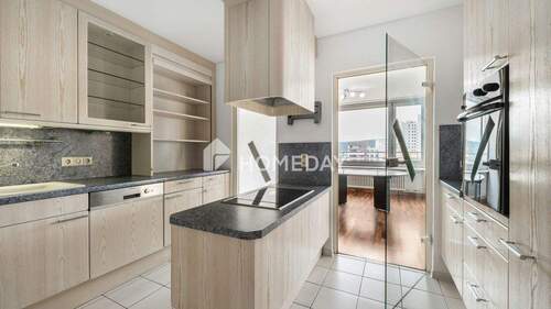 Küche 1 - 4 Zimmer Etagenwohnung zum Kaufen in Leonberg