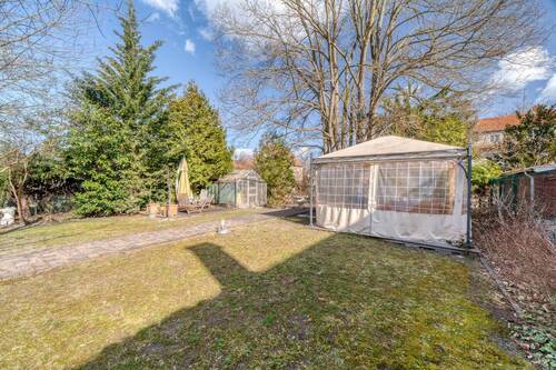 Blick auf das Grundstück - 