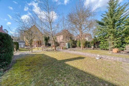 von der hinteren Grundstücksgrenze aus betrachtet - 