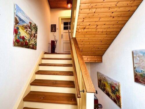 Treppenhaus Richtung OG - 