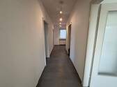 Flur Blick Richtung Eingang - Etagenwohnung mit 75,00 m&sup2; in Mainz zur Miete
