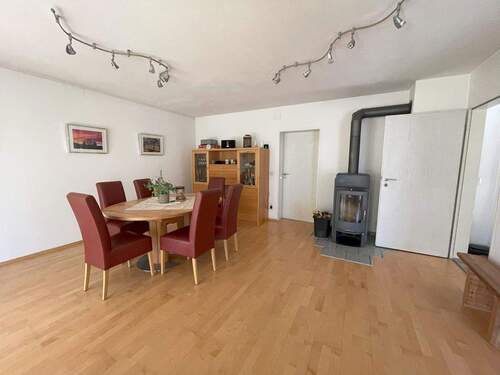 Esszimmer mit Ofen - 