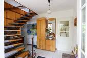Flur und Treppe Erdgeschoss - 