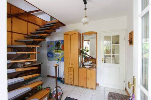Flur und Treppe Erdgeschoss - 