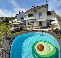 Kernsaniertes Einfamilienhaus mit 100-m²-Terrasse, Pool und moderner Sommerküche in Gummersbach