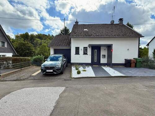 Hausansicht - 6 Zimmer Einfamilienhaus zum Kaufen in Gummersbach