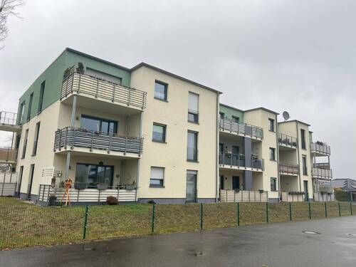 Haus Rückseite mit Balkonen - Etagenwohnung mit 56,00 m² in Bitterfeld-Wolfen zum Kaufen