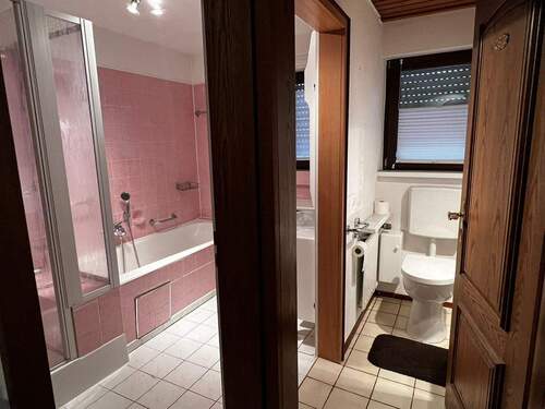 Badezimmer im EG und Gäste WC - 