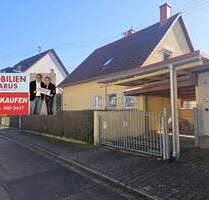 Freistehendes Einfamilienhaus mit Einfahrt zur Garage, Carport, Balkon, Garten, Keller in Ottweiler