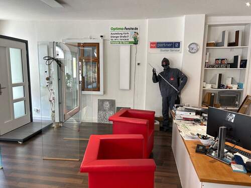 EG Ladenfläche - 2 Zimmer Mehrfamilienhaus, Wohnhaus zum Kaufen in Fürth