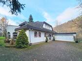Frontansicht - Garage - 9 Zimmer Einfamilienhaus in Ensdorf