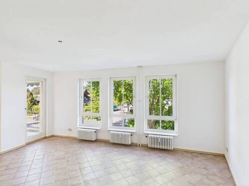 Bild 1 - Helle 2,5-Zimmer-Wohnung mit Balkon und Stellplatz - Wohnen im Grünen in Berlin-Mariendorf